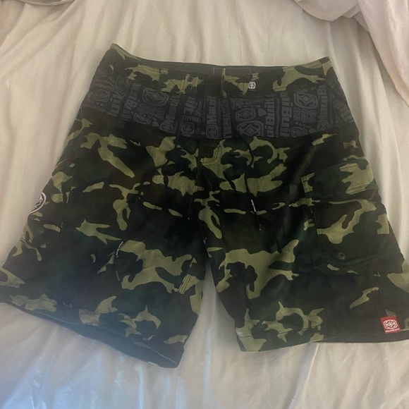 Men cargo short  never worn - Picture 2 of 3